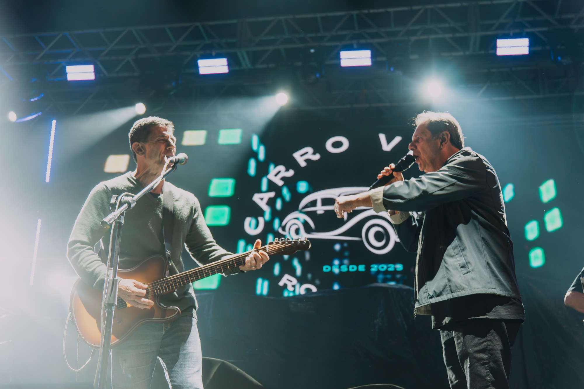Integrantes do Carro Velho durante apresentação no Primavera Teresense 2026.
