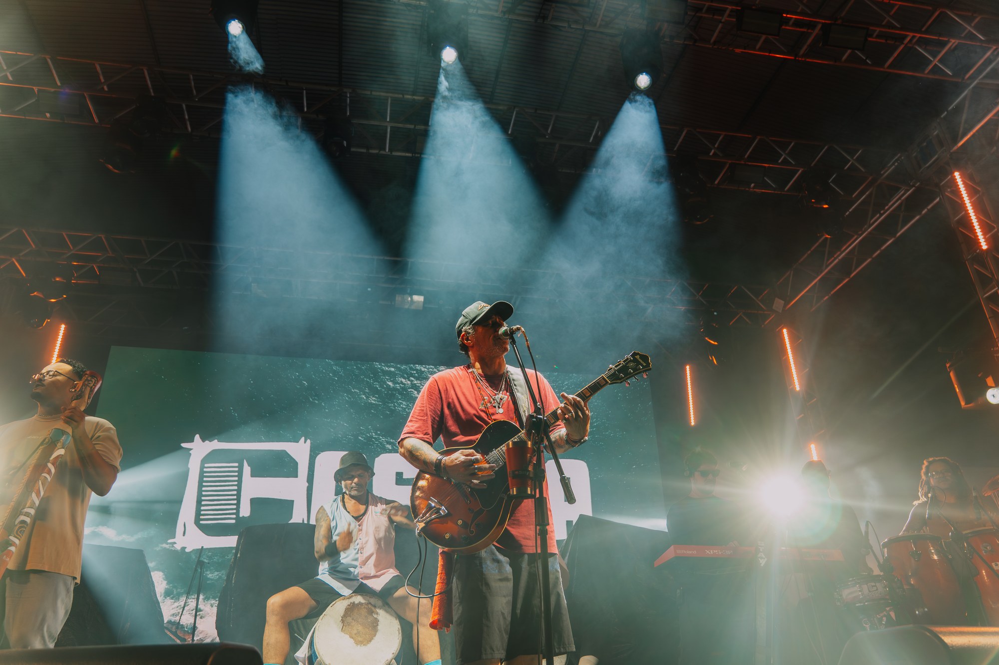 Casaca se apresenta no palco do Festival Primavera Teresense 2026.