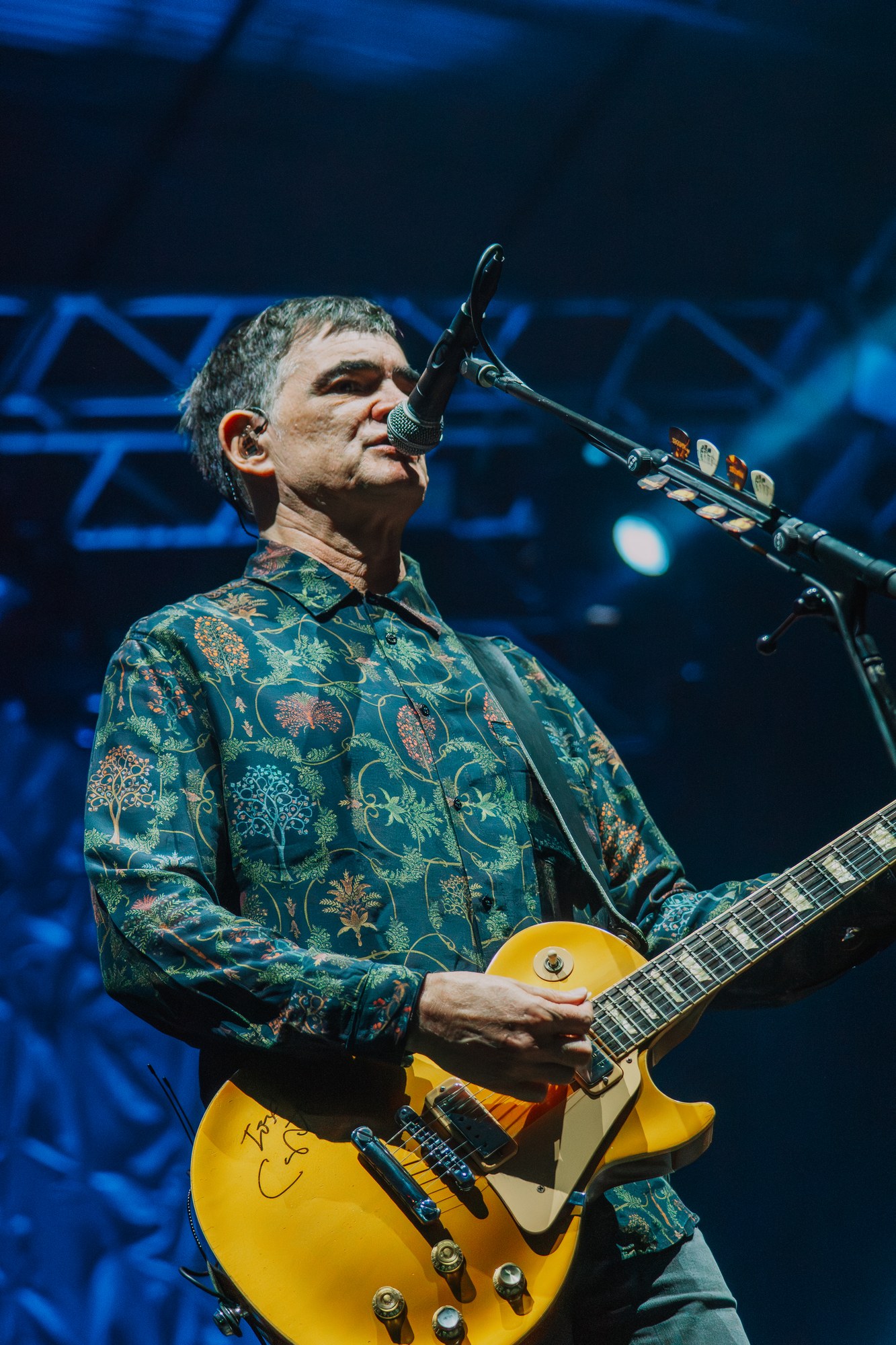 Samuel Rosa canta e toca guitarra no Primavera Teresense 2026.