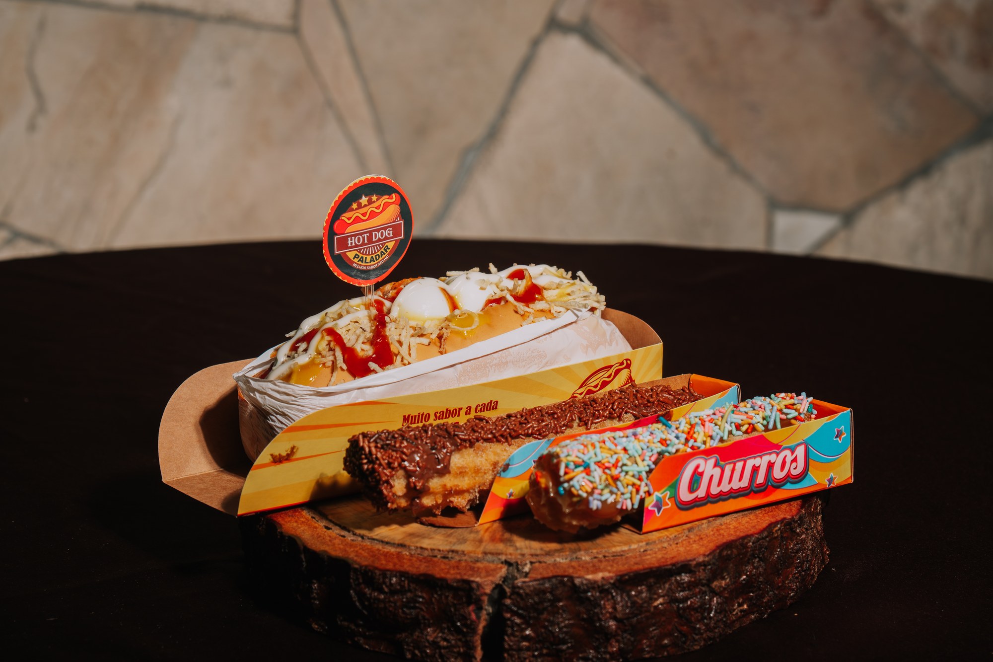 Cachorro-quente e Churros, do empreendimento Paladar Gourmet, para o Sabores do Caparaó em Irupi.