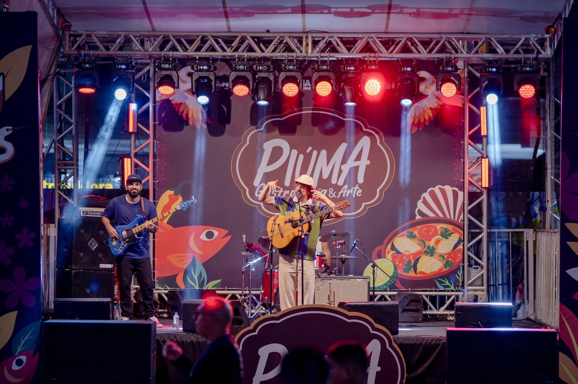 Músicos se apresentam durante o festival.