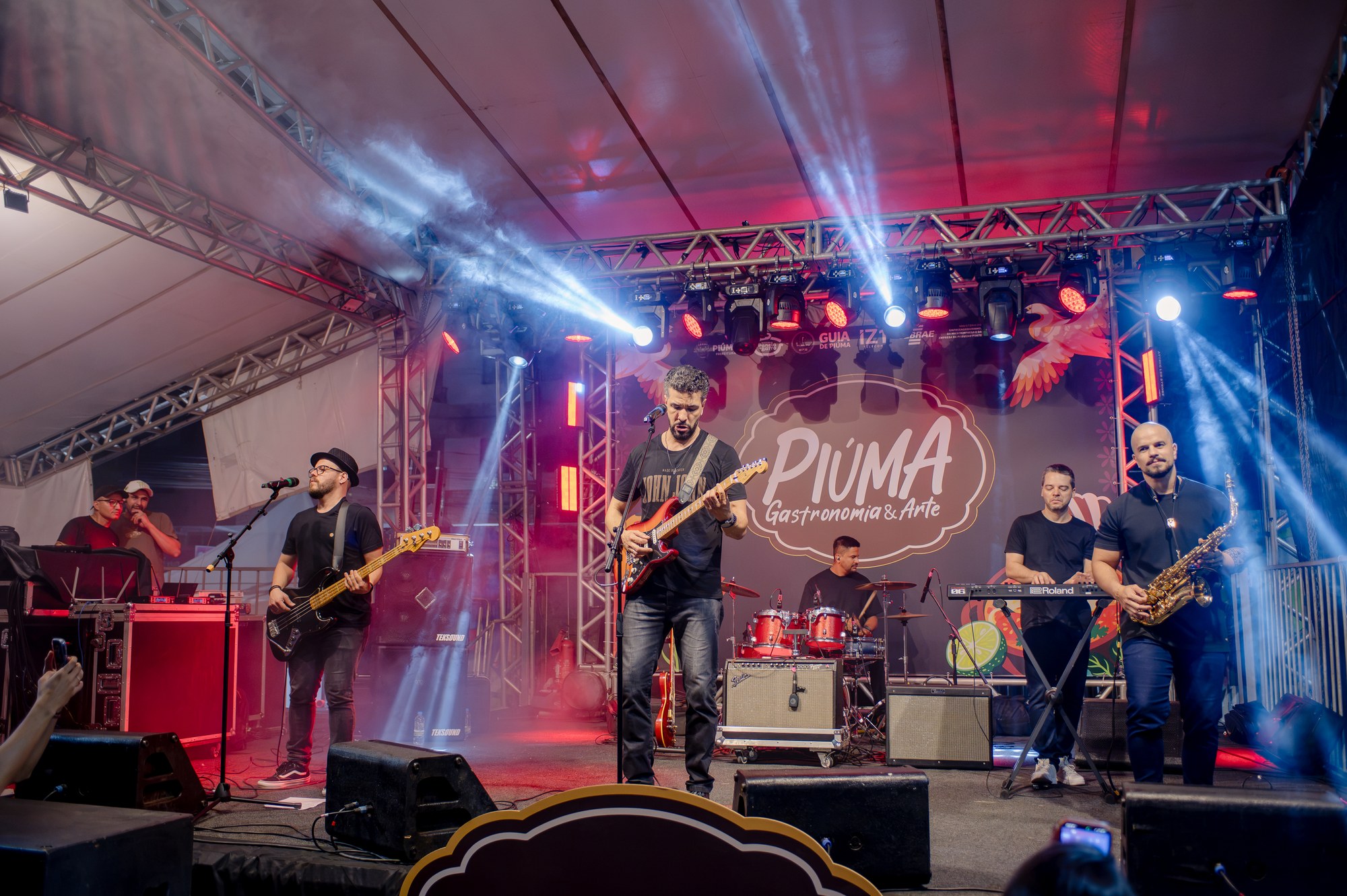 Banda no palco do Piúma Gastronomia.